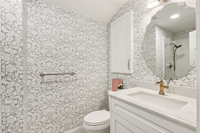 Photo 28 of 36 - 9903 Patrice Dr, Austin, TX 78750