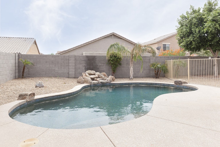 Photo 3 of 26 - 17833 W Maui Ln, Surprise, AZ 85388