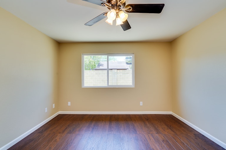 Photo 11 of 19 - 3001 W Rose Garden Ln, Phoenix, AZ 85027