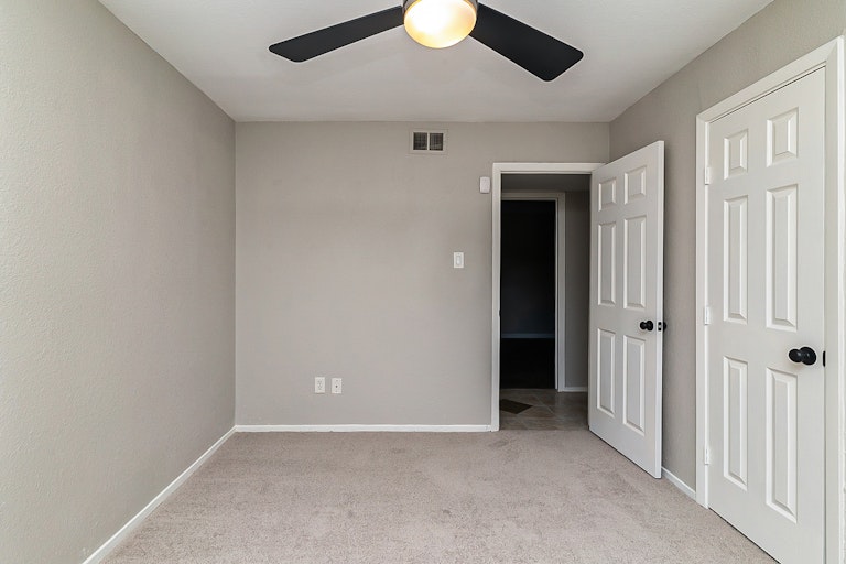 Photo 20 of 23 - 638 Michael Dr, Grand Prairie, TX 75052