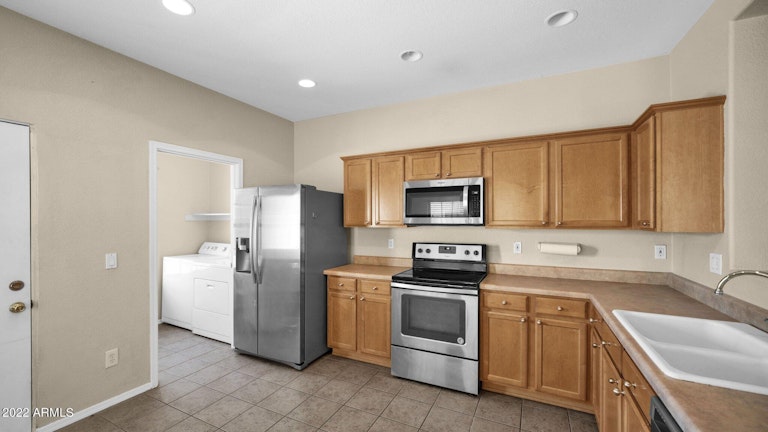 Photo 10 of 23 - 9513 W Monte Vista Rd, Phoenix, AZ 85037
