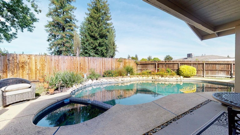 Photo 39 of 50 - 1402 Mallard Ln, Roseville, CA 95661
