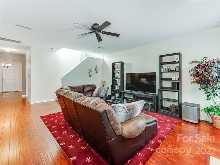Photo 9 of 39 - 8112 Dumphries Dr, Huntersville, NC 28078