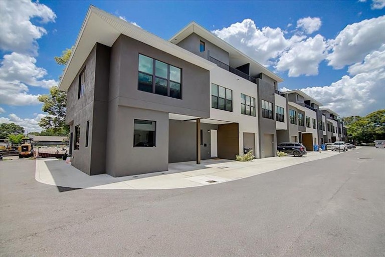 Photo 3 of 42 - 8723 Palm Ranches Pl, Tampa, FL 33614