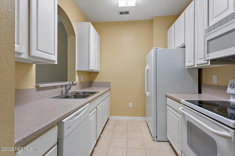 Photo 6 of 14 - 7801 Point Meadows Dr #6308, Jacksonville, FL 32256