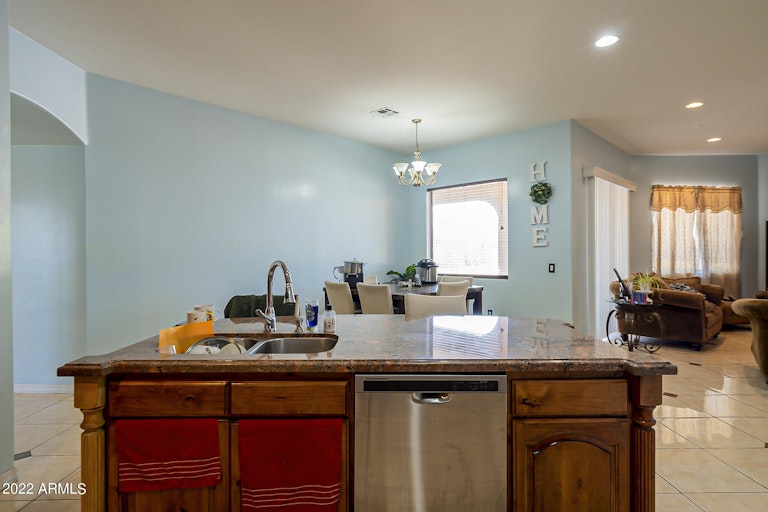 Photo 5 of 40 - 4206 S 65th Dr, Phoenix, AZ 85043