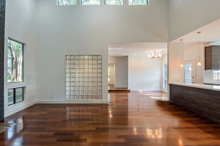 Photo 12 of 28 - 7050 Gaston Ave, Dallas, TX 75214