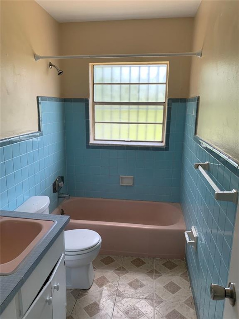 Photo 12 of 33 - 4107 Robbins Ave, Orlando, FL 32808