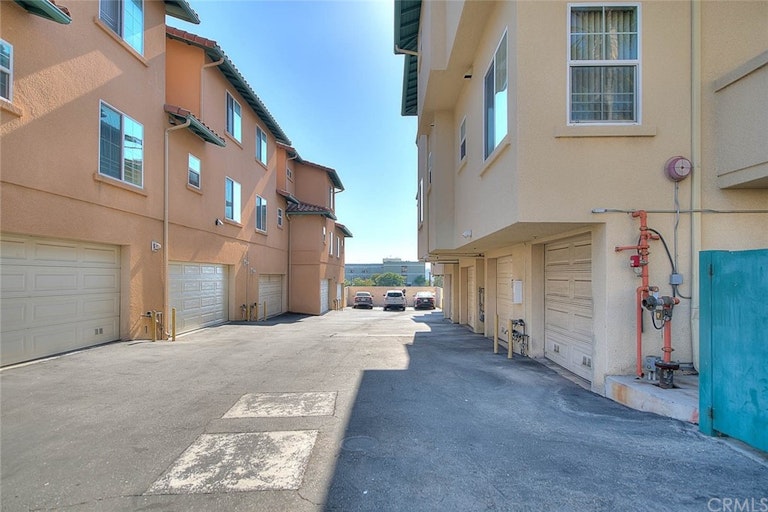 Photo 11 of 57 - 3711 Baldwin St #708, Los Angeles, CA 90031