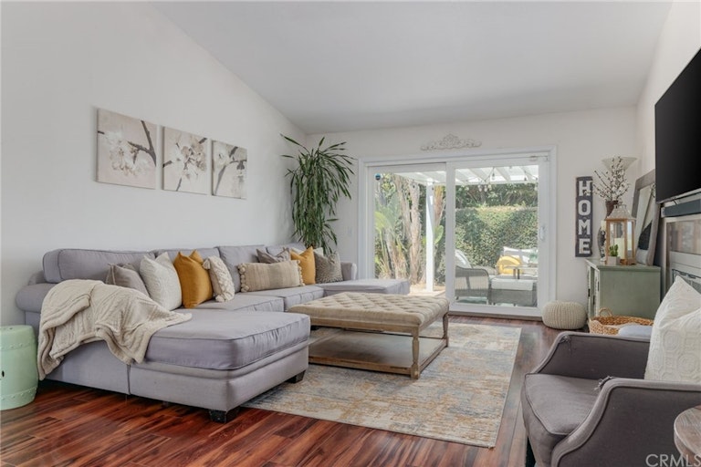 Photo 10 of 19 - 1721 N Oak Knoll Dr, Anaheim, CA 92807