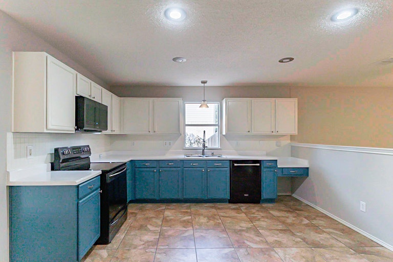 Photo 11 of 34 - 7813 Shoal Bnd, Denton, TX 76210