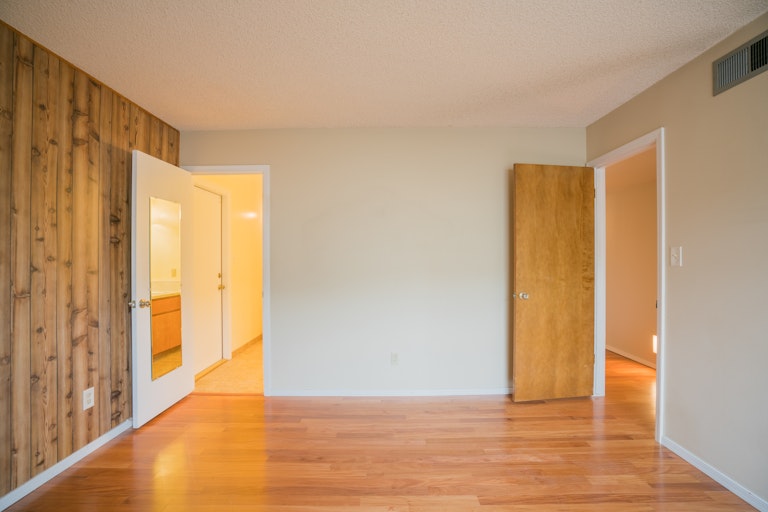 Photo 3 of 17 - 4033 W Hatcher Rd, Phoenix, AZ 85051