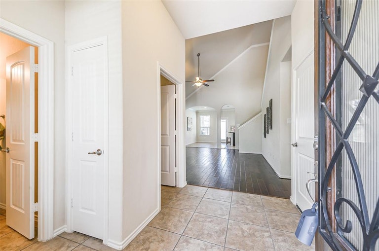 Photo 4 of 29 - 18902 Pinewood Point Ln, Tomball, TX 77377
