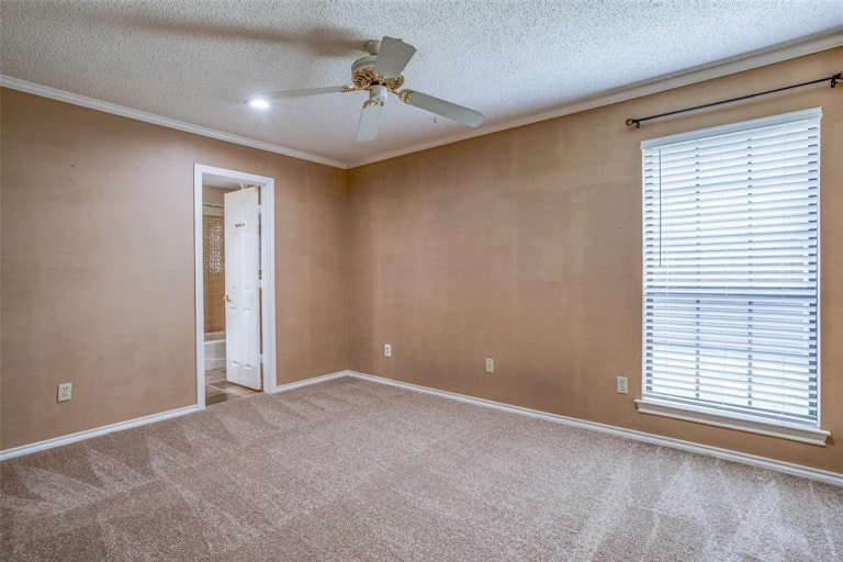 Photo 22 of 27 - 3825 Edgewater Dr, Bedford, TX 76021