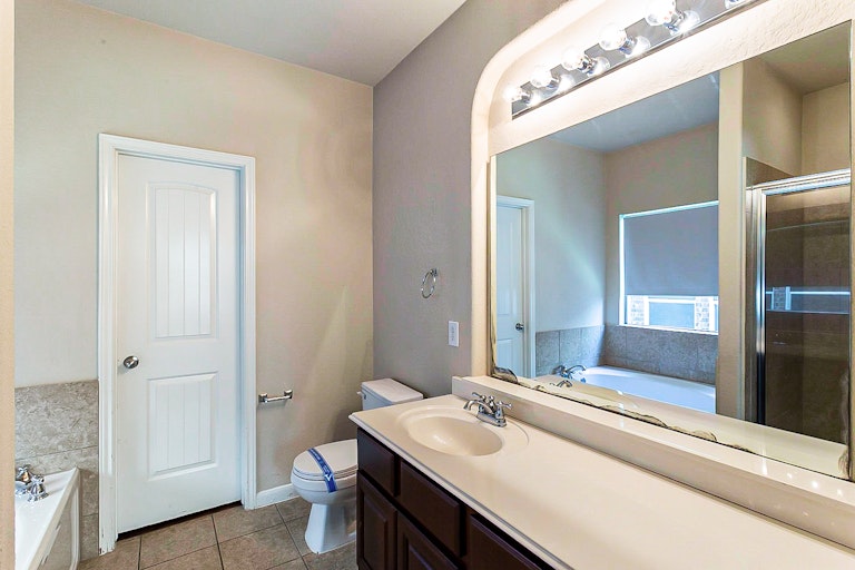 Photo 15 of 24 - 14035 Caprese Hl, San Antonio, TX 78253