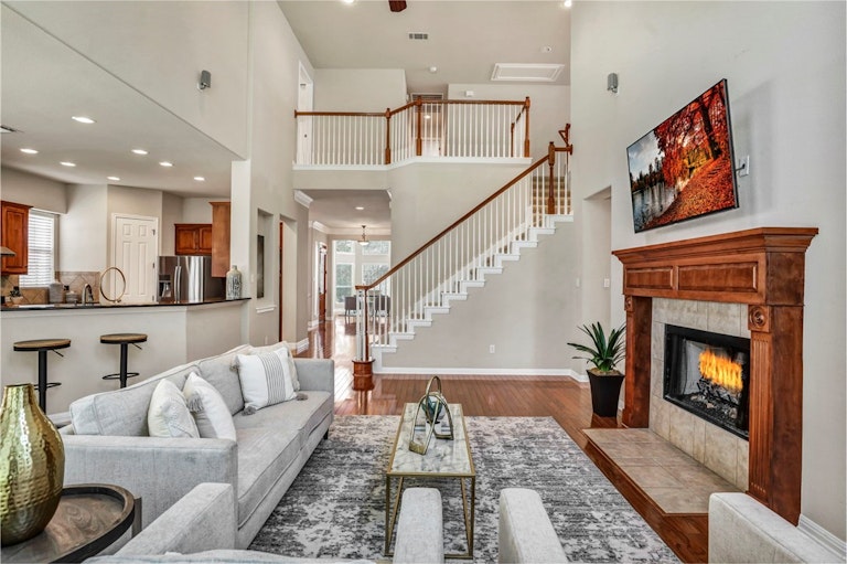 Photo 4 of 40 - 10301 Chestnut Ridge Rd, Austin, TX 78726