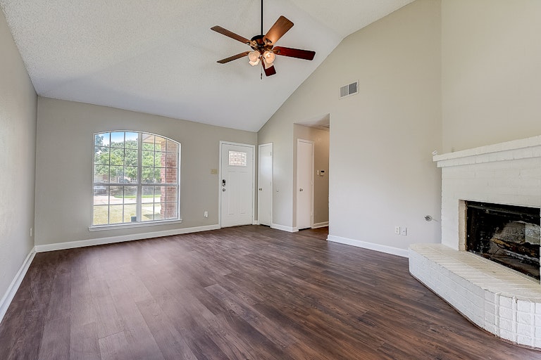 Photo 35 of 37 - 9032 Elbe Trl, Fort Worth, TX 76118