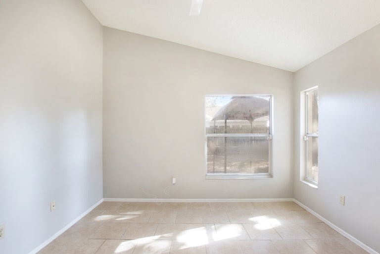 Photo 4 of 17 - 1402 Mohrlake Dr, Brandon, FL 33511