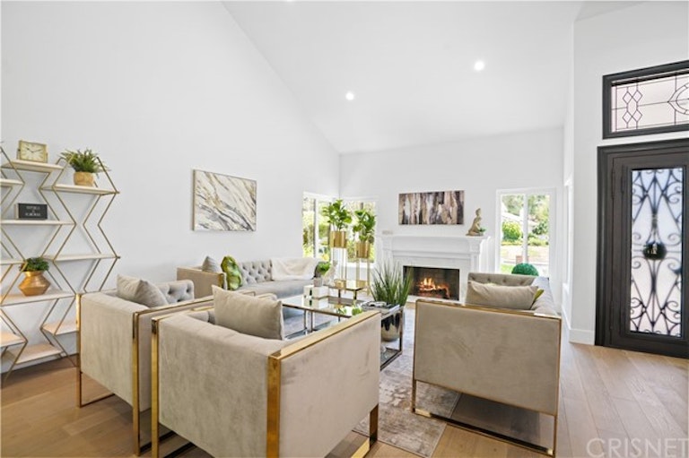 Photo 8 of 43 - 11905 Andasol Ave, Granada Hills, CA 91344