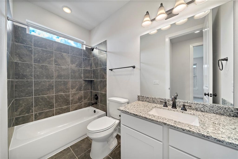 Photo 18 of 35 - 1610 Sequoia Run Dr, Rosharon, TX 77583