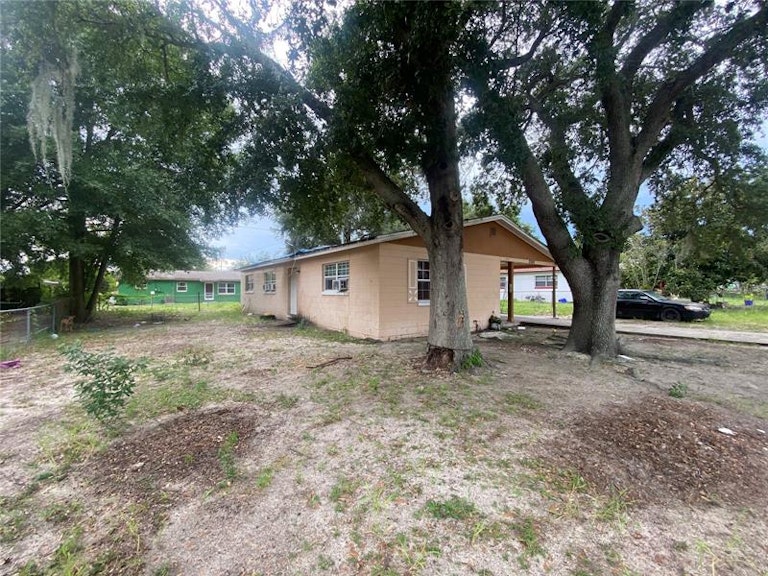 Photo 4 of 5 - 2009 9th Ct NE, Winter Haven, FL 33881