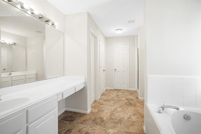 Photo 31 of 42 - 403 Mystic Glen Loop, Kingwood, TX 77339