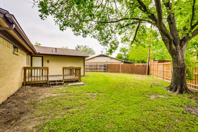 Photo 5 of 23 - 2218 Darrell Ct, Irving, TX 75060