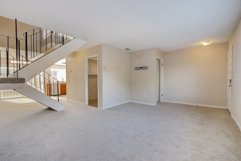 Photo 17 of 39 - 7572 Burgoyne Ln, Sacramento, CA 95823