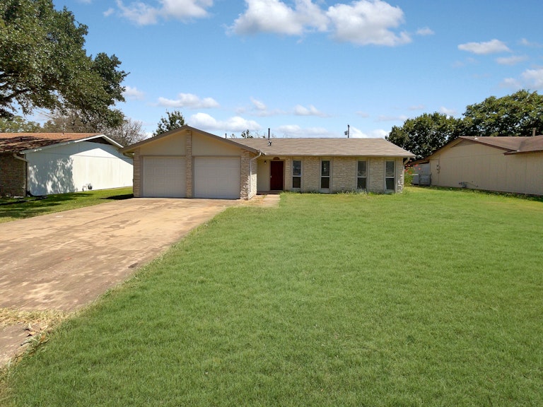 Photo 21 of 23 - 2802 Smith Ave, Taylor, TX 76574