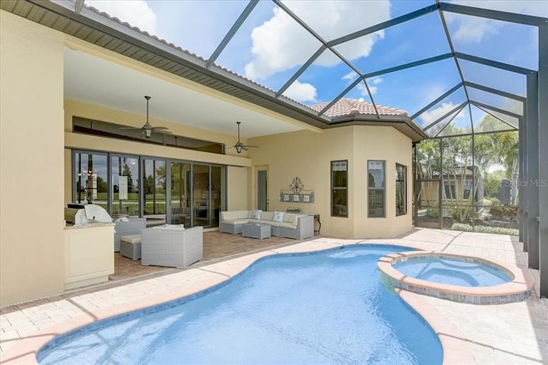 Photo 25 of 35 - 14722 Secret Harbor Pl, Lakewood Ranch, FL 34202