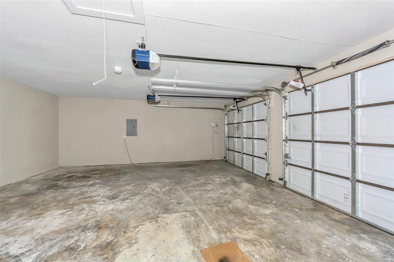 Photo 34 of 34 - 1341 Stafford Dr, Fort Worth, TX 76134