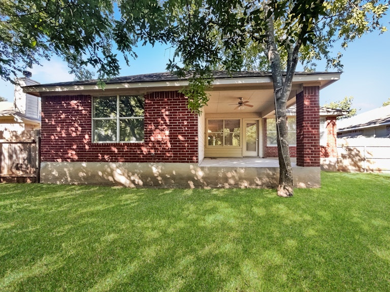 Photo 14 of 17 - 2512 Willow Way, Round Rock, TX 78664