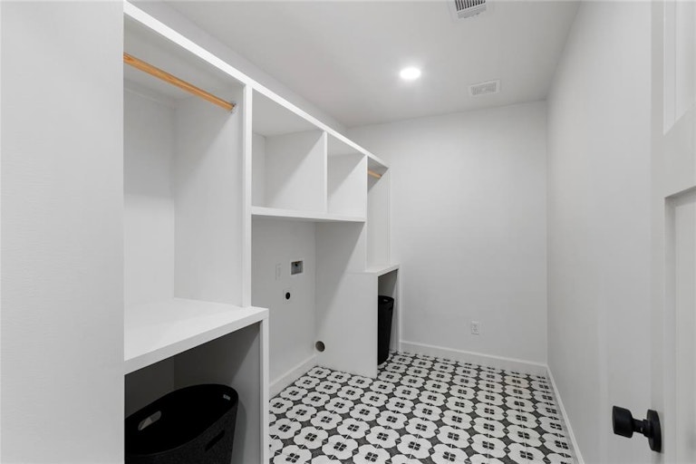 Photo 32 of 48 - 1924 Foxtail Pl, Spring, TX 77380