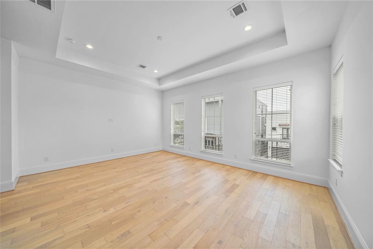 Photo 17 of 46 - 1420 Alexander St, Houston, TX 77008