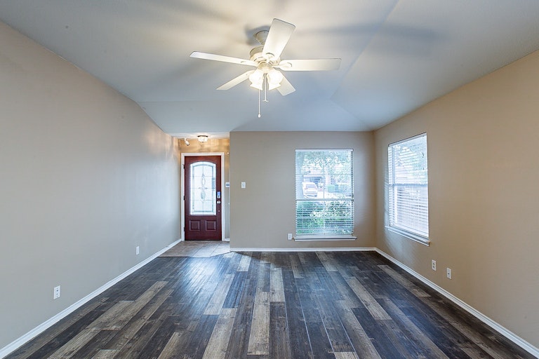 Photo 5 of 17 - 9734 Mustang Farm, San Antonio, TX 78254