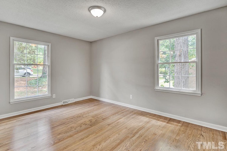 Photo 15 of 29 - 4700 Winterlochen Rd, Raleigh, NC 27603