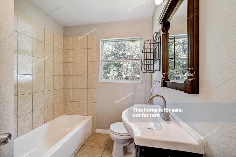 Photo 24 of 27 - 3503 Rogero Rd, Jacksonville, FL 32277