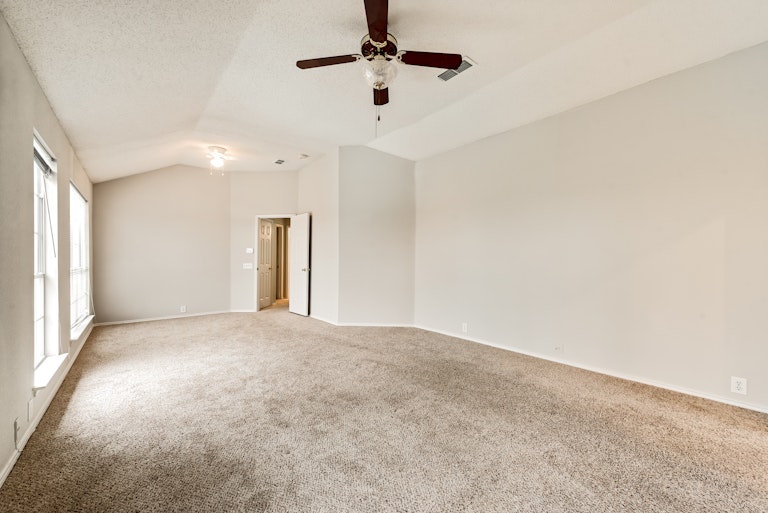 Photo 17 of 28 - 1921 Companion Way, Arlington, TX 76006