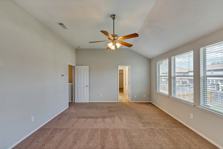 Photo 15 of 30 - 9125 Liberty Crossing Dr, Fort Worth, TX 76131