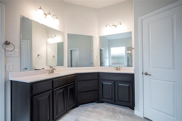Photo 19 of 37 - 7819 Kettle Creek Dr, Arlington, TX 76001