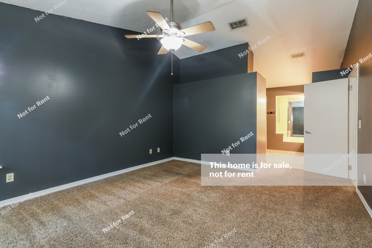 Photo 15 of 27 - 4836 Rustic Woods Dr, Jacksonville, FL 32257