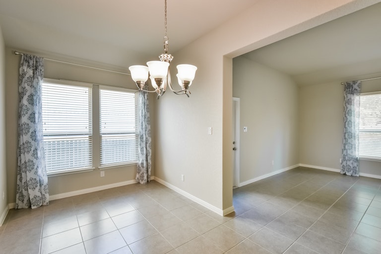 Photo 11 of 25 - 430 Pecan Mdws, New Braunfels, TX 78130
