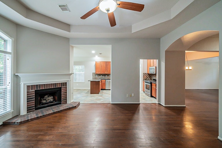 Photo 11 of 39 - 57 N Old Cedar Cir, Spring, TX 77382