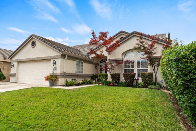 Photo 27 of 35 - 2421 Walnut Oaks Ln, Carmichael, CA 95608