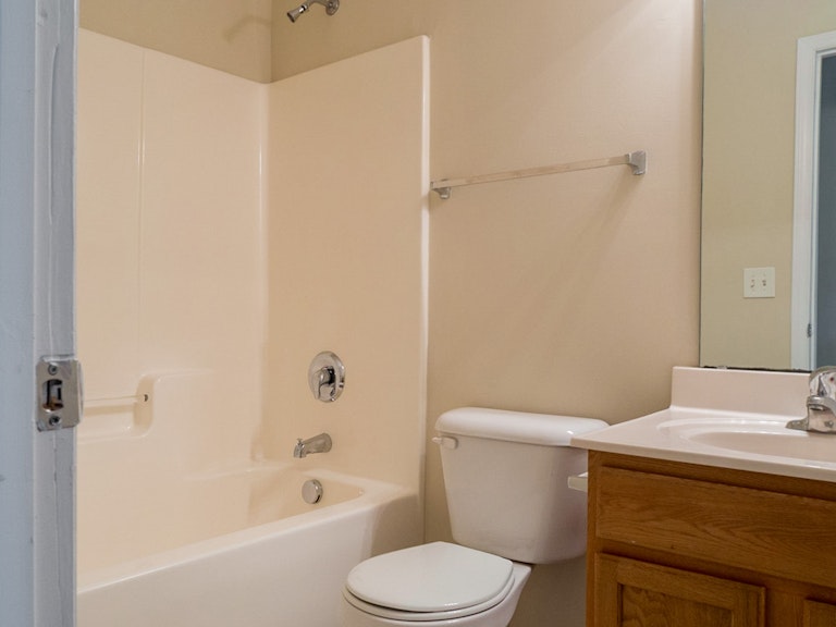 Photo 16 of 23 - 2601 Blue Iris Ln, Durham, NC 27703