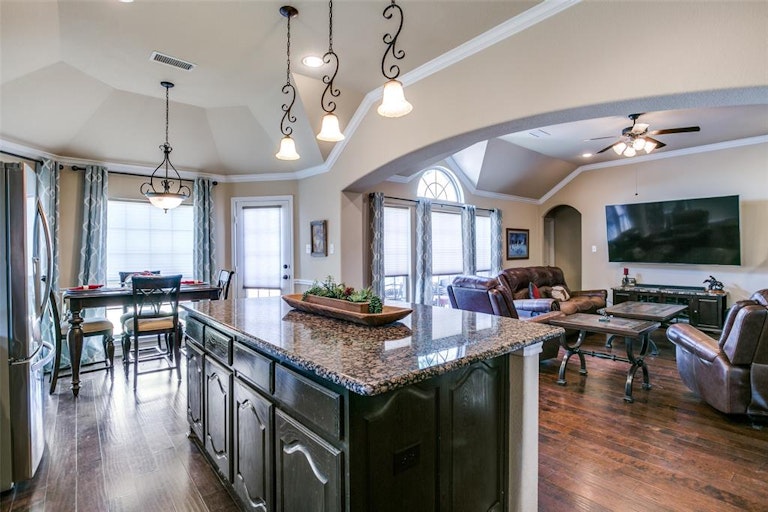 Photo 12 of 27 - 9617 Saltbrush St, Fort Worth, TX 76177