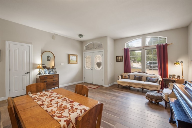 Photo 7 of 33 - 106 D B Wood Rd, Georgetown, TX 78628