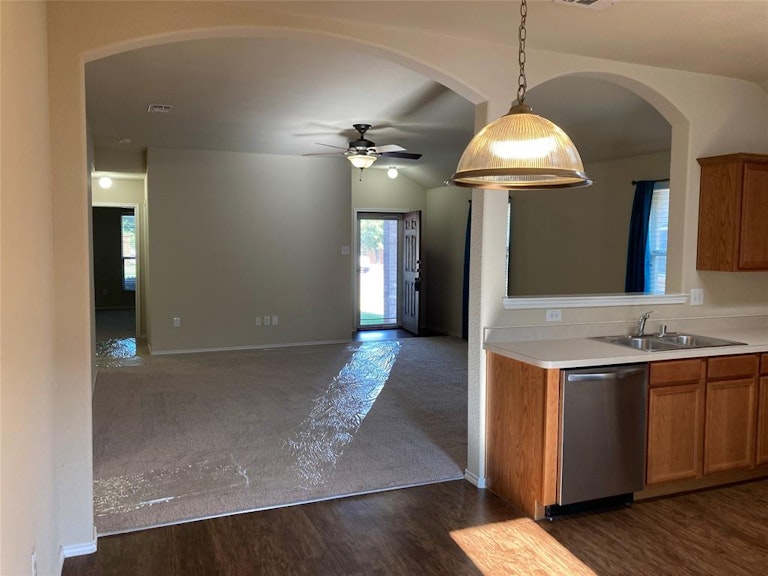 Photo 4 of 28 - 3808 Oceanview Dr, Denton, TX 76208