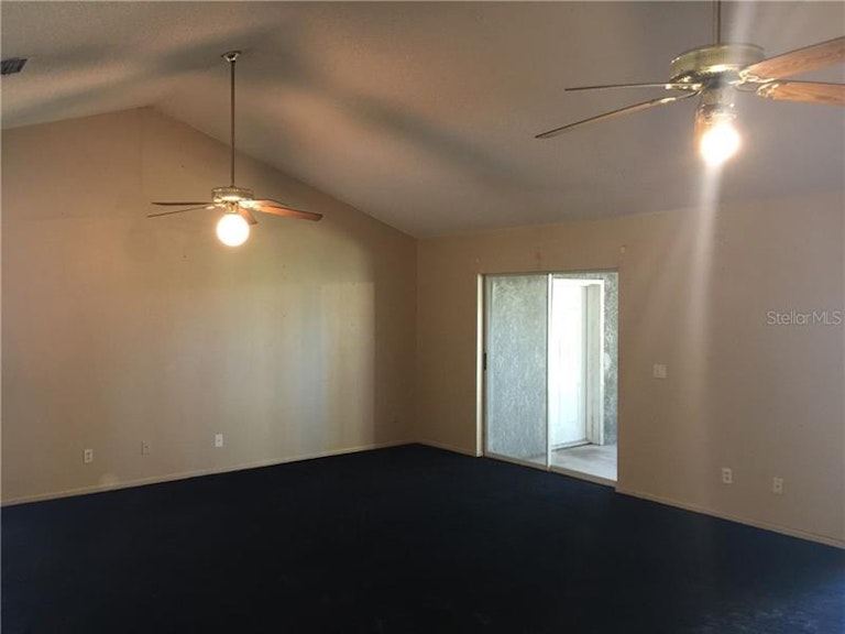 Photo 4 of 24 - 1040 31st St E, Palmetto, FL 34221