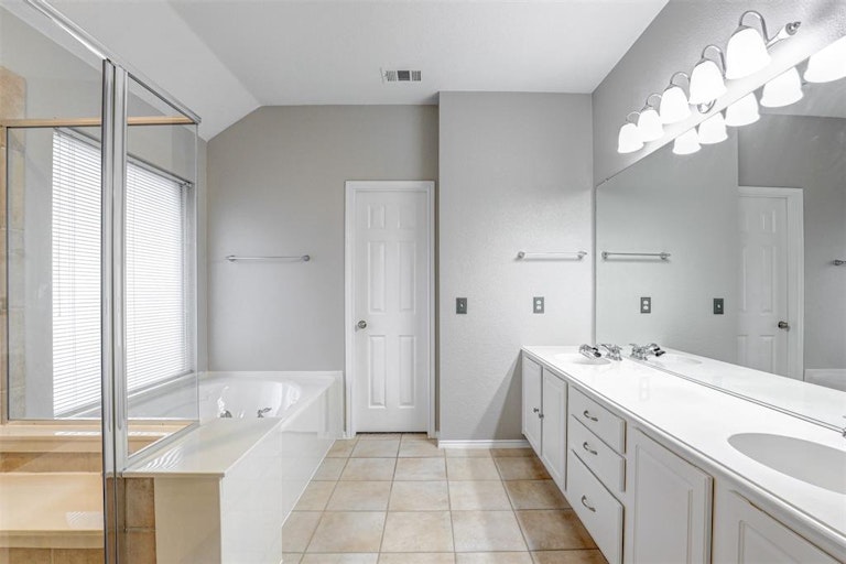 Photo 27 of 31 - 4644 Matthew Dr, Fort Worth, TX 76244